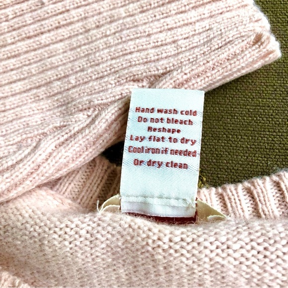 Sundance Oversized Sweater in Light Pink Wool Blend with Ribbed Drop Sleeves (M) - Picture 7 of 8